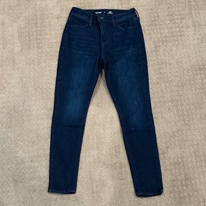 NEW, never worn. Old Navy High-Rise Super-Skinny Jeans in Navy